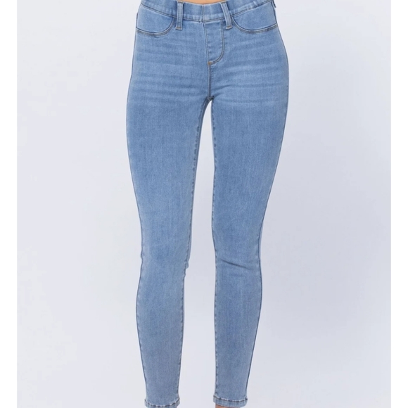 Judy Blue Light Blue Wash Non Distressed Mid Rise Pull On Jeggings 88254 - Picture 9 of 12